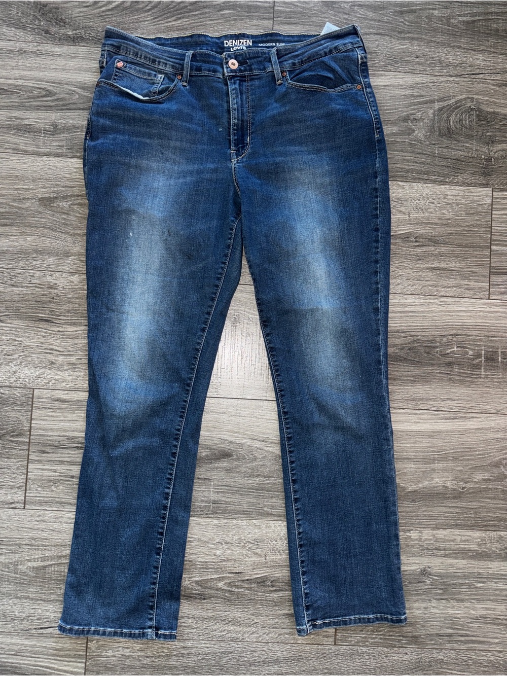 Levi's Women's Modern Slim Jeans in Medium Dark Blue Wash - size 14M